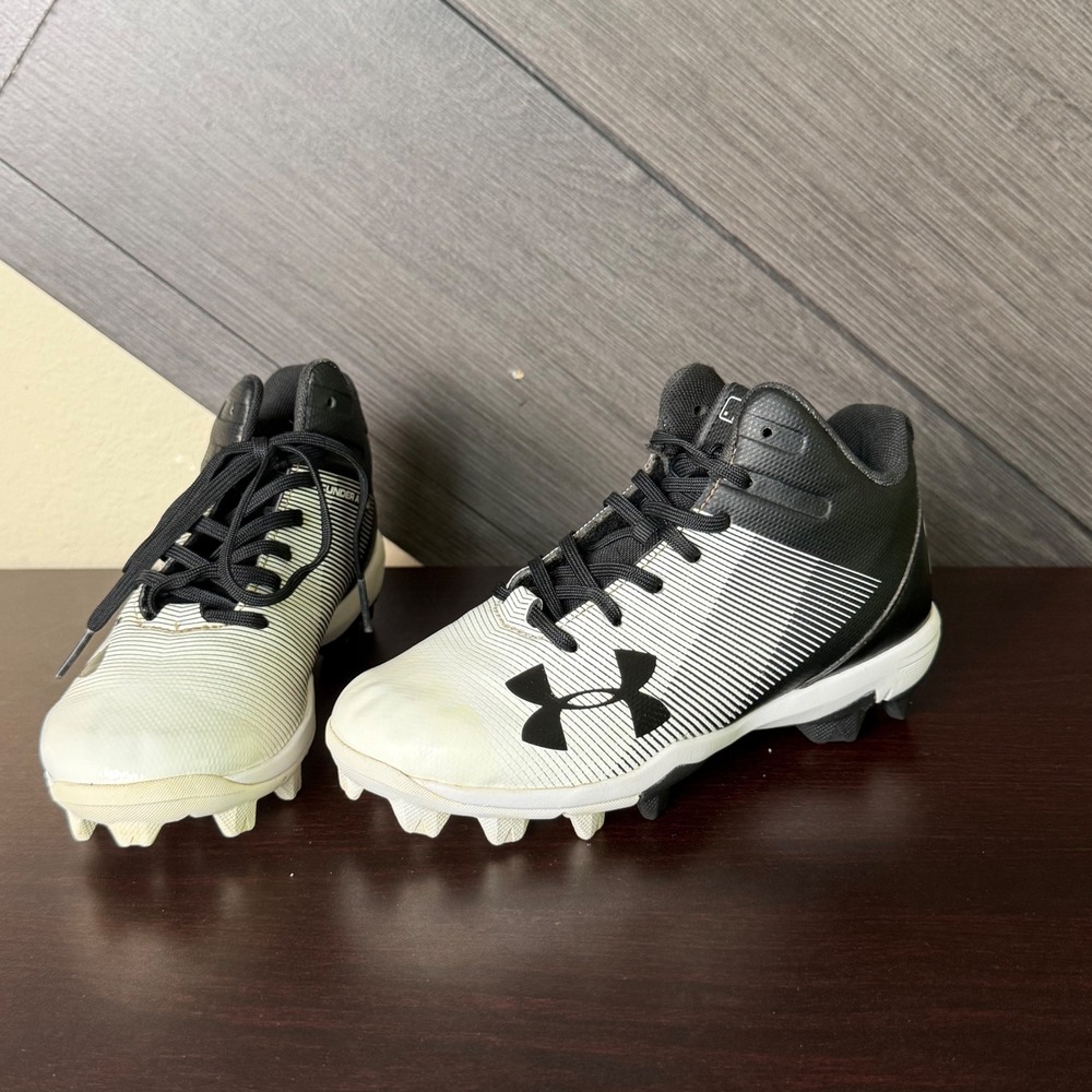 Under Armour Kids Football Cleats Black White Size 1.5Y Mid Top